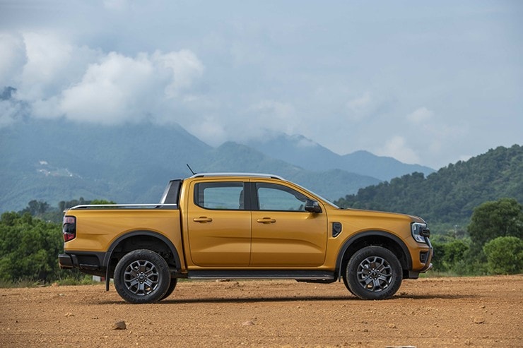 Đuôi xe và thùng hàng Ford Ranger 2026