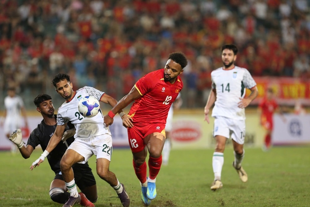 Nguyễn Xuân Son chưa có phong độ tốt nhất ở trận thắng Bangladesh. Ảnh: VFF.