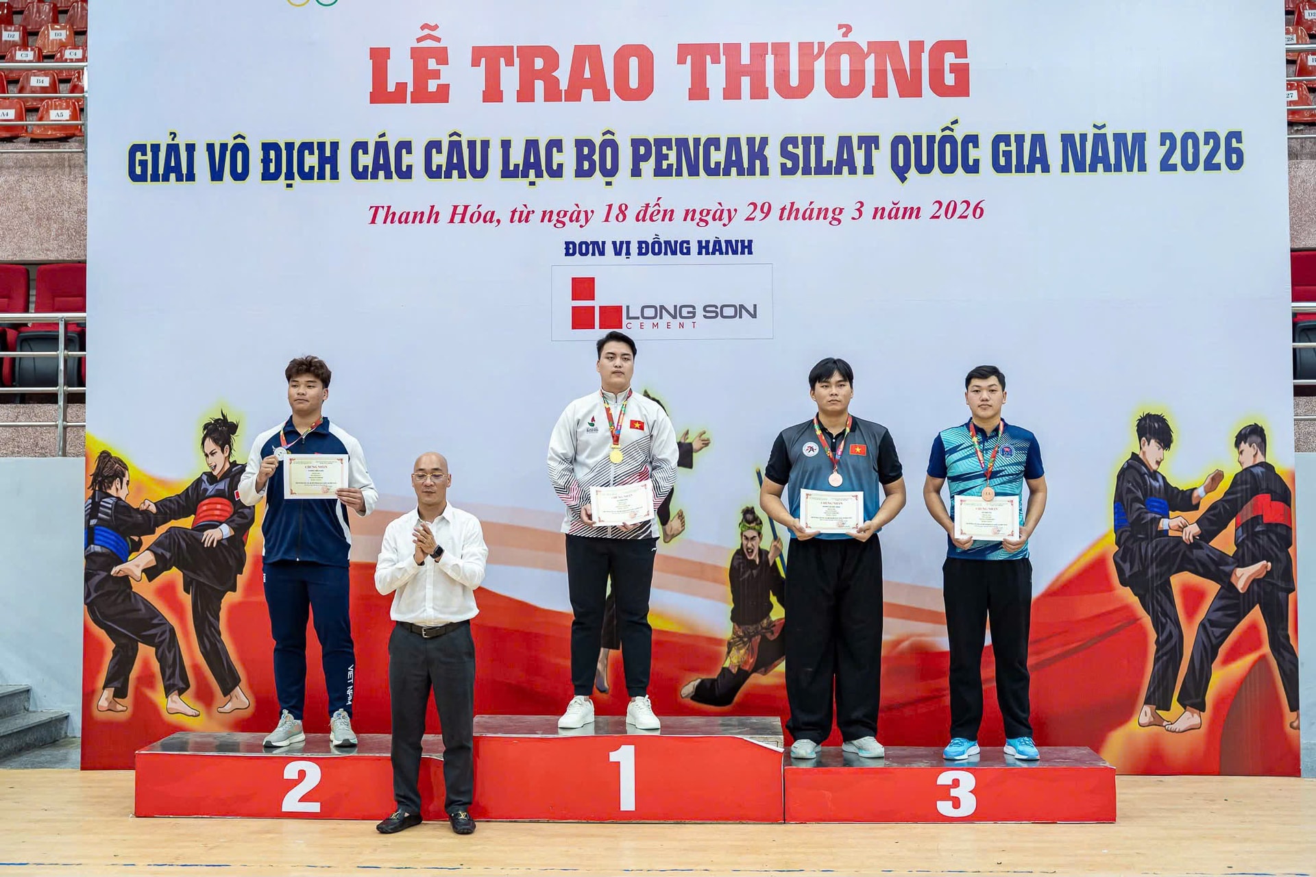 Vận động viên Lê Văn Toàn xuất sắc giành Huy chương Vàng hạng 95 - 110kg. Ảnh: NVCC