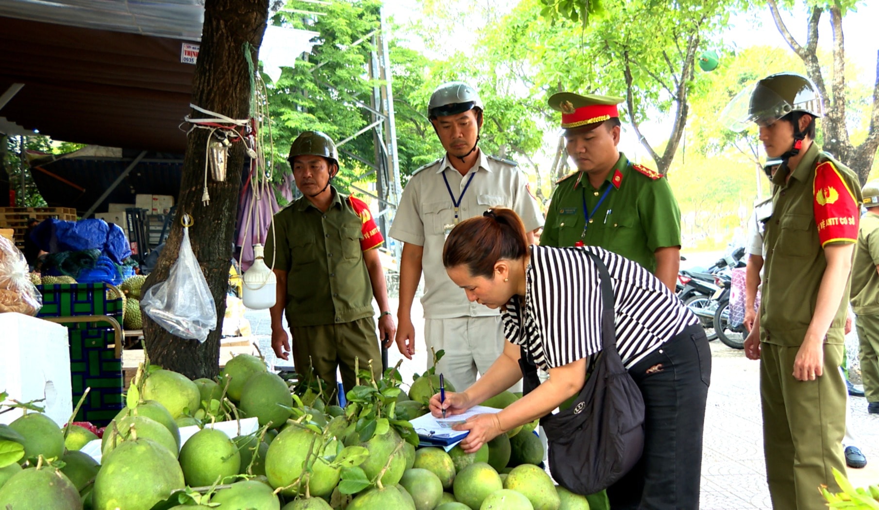 TRAT TU HOA CUONG