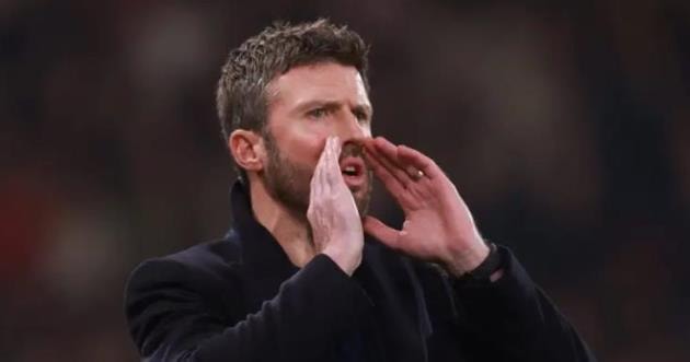 Michael Carrick đưa Manchester United trở lại cuộc đua giành vé dự Champions League.