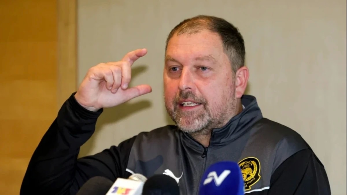 HLV Peter Cklamovski của đội tuyển Malaysia tại vòng loại Asian Cup 2027