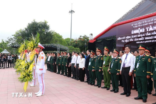 ttxvn-hai-cot-liet-sy3.jpg