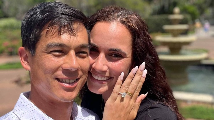 Mackenzie McDonald và Maria Mateas công khai tình cảm
