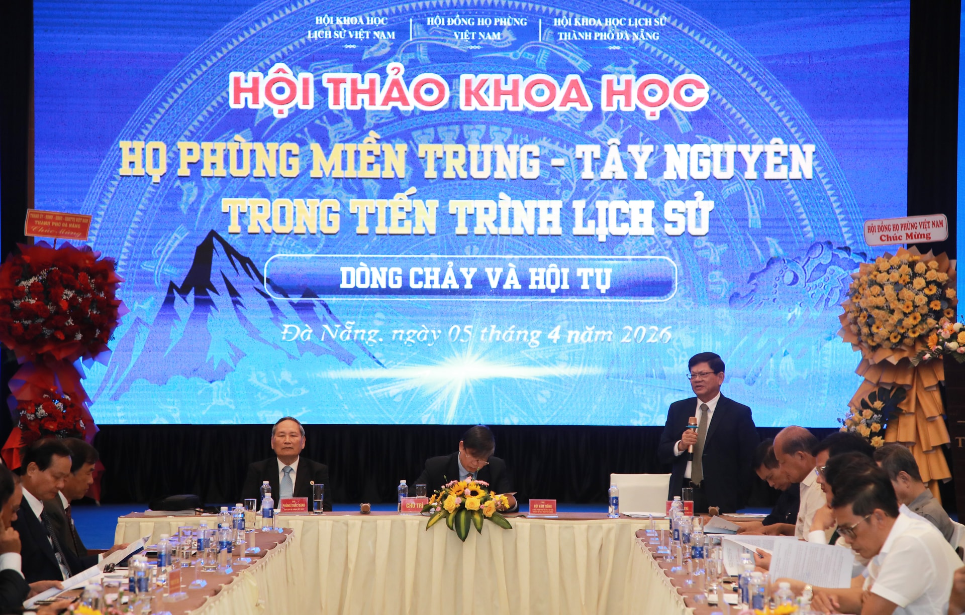 Conferencia científica sobre la familia Phung en las regiones del Centro y de las Tierras Altas del Centro.