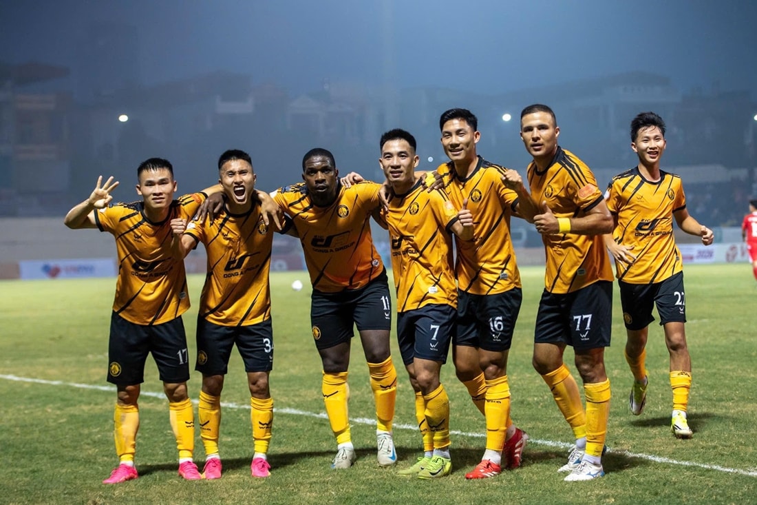Các cầu thủ Thanh Hóa ăn mừng chiến thắng 4-0 đầy thuyết phục trước Công An TP.HCM tại V-League.