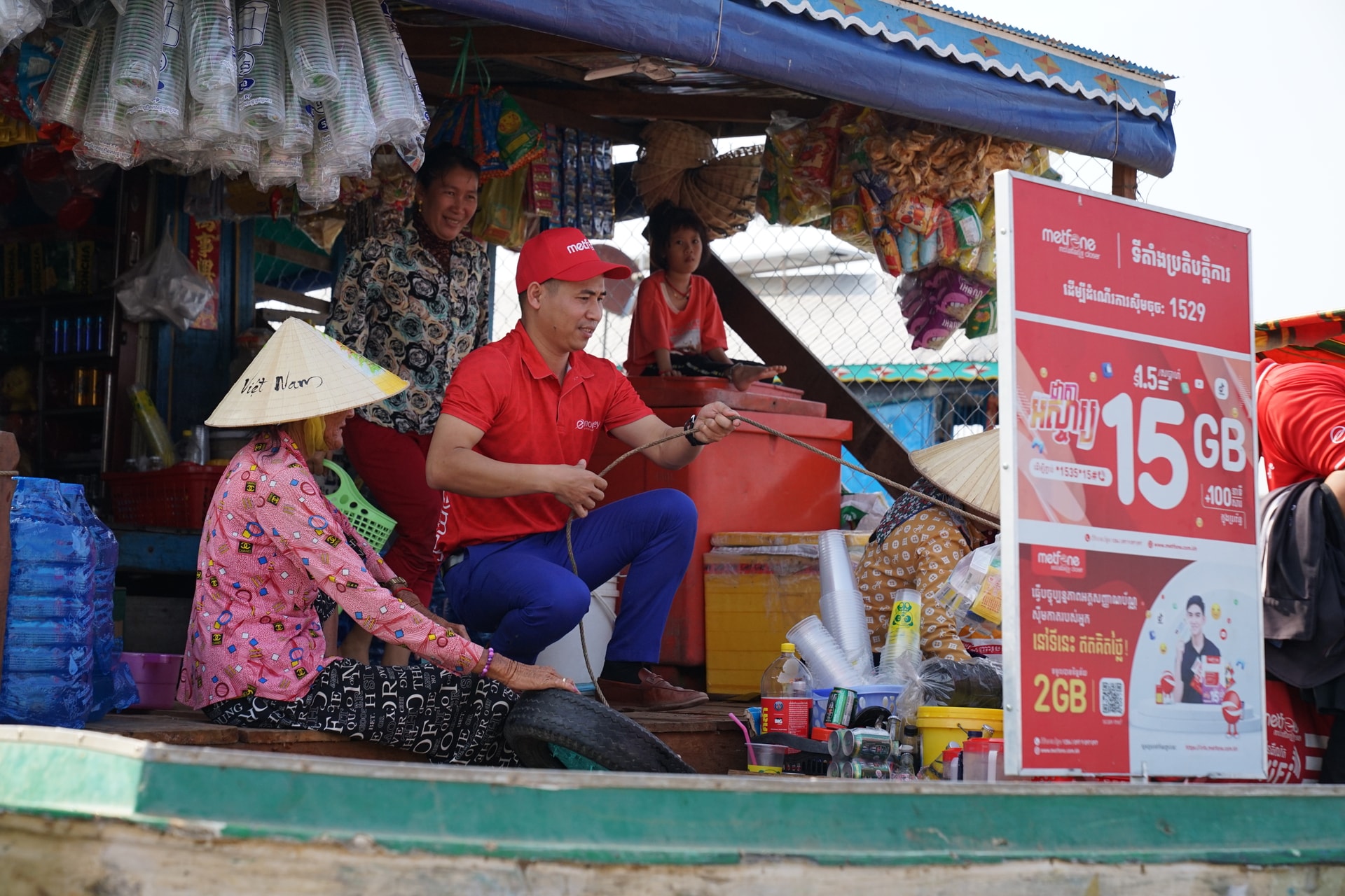 Metfone là thương hiệu nước ngoài đầu tiên của Viettel, vươn lên vị trí số một nhờ tinh thần phụng sự người dân nước sở tại (1)