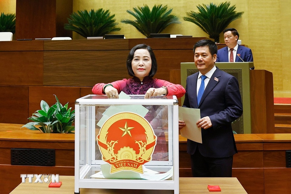 Đại biểu Quốc hội bỏ phiếu. (Ảnh: Doãn Tấn/TTXVN)