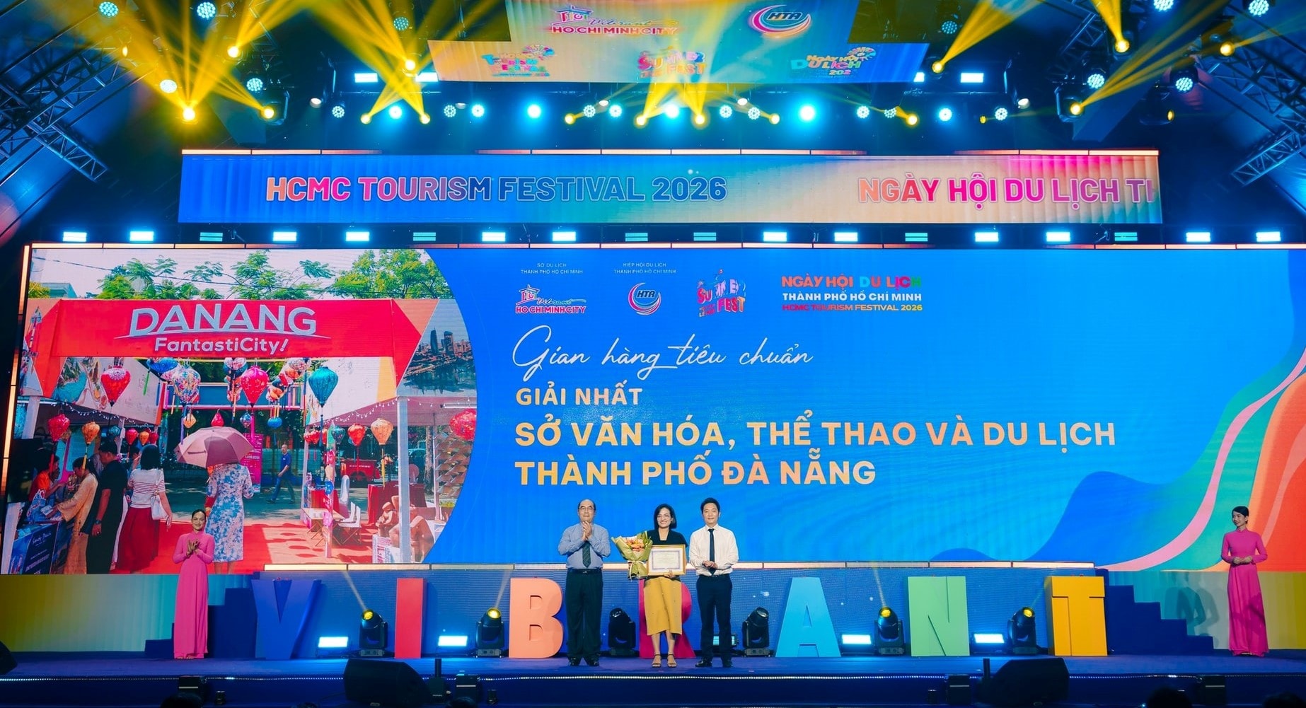 gian-hang-du-lich-da-nang (1)