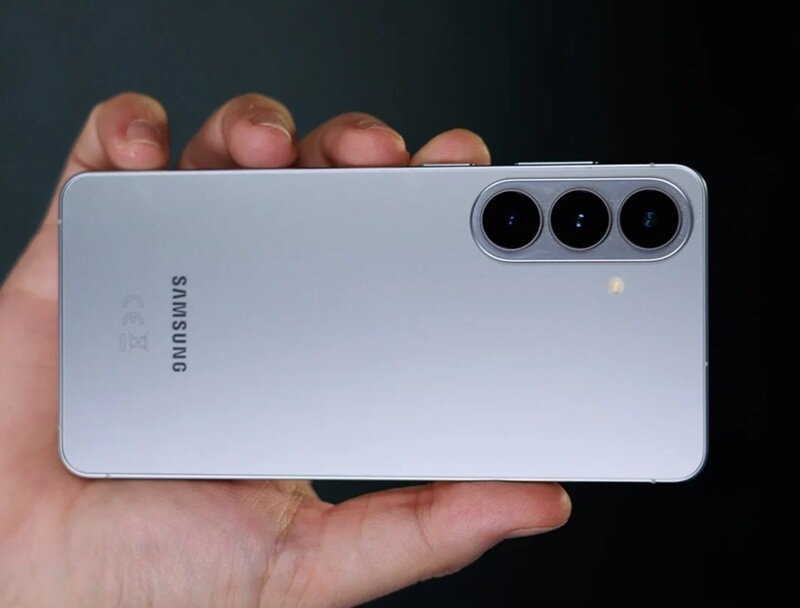 Cận cảnh cụm camera trên Samsung Galaxy S26 Plus