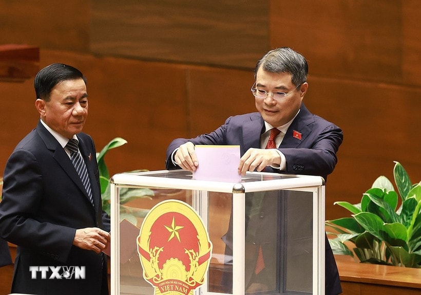 Theo Nghị quyết được thông qua, Trưởng Ban tổ chức Trung ương Lê Minh Hưng được bầu giữ chức Thủ tướng Chính phủ nhiệm kỳ 2026-2031.