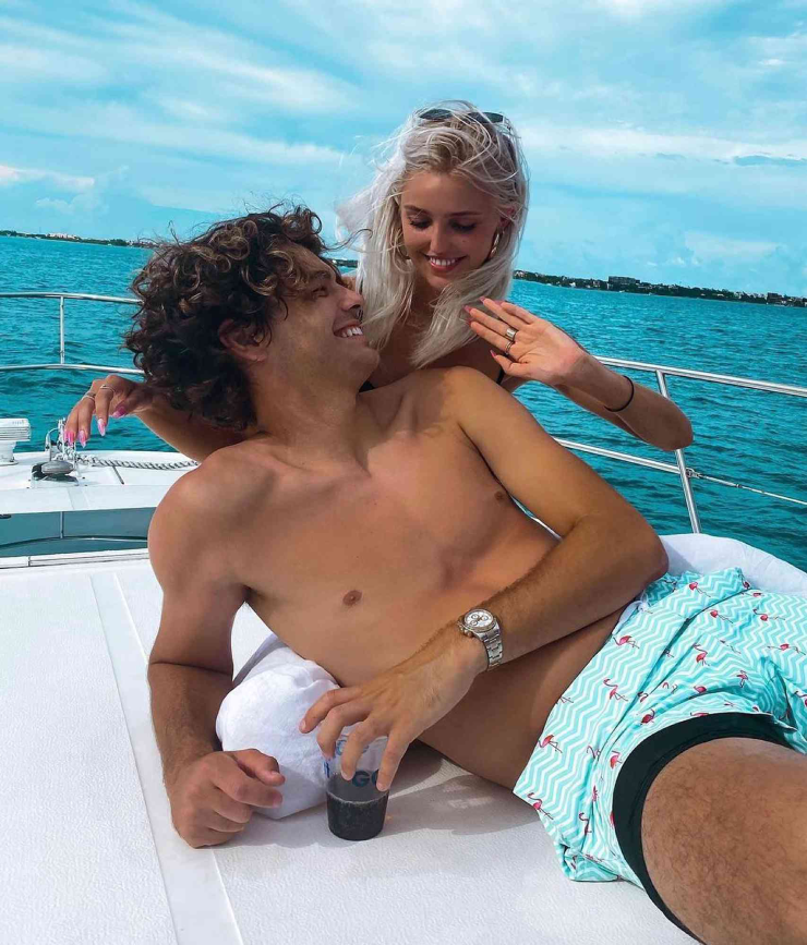 Taylor Fritz và bạn gái Riddle
