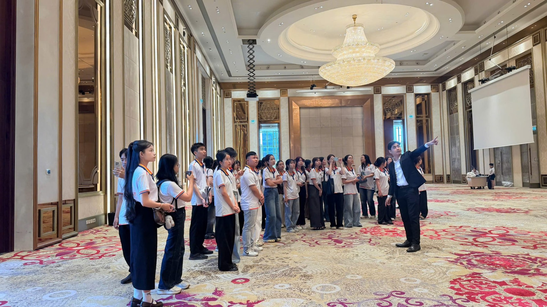 9-4, VKU trải nghiệm