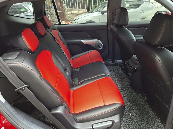 Khung gầm và không gian nội thất của xe Limo Green