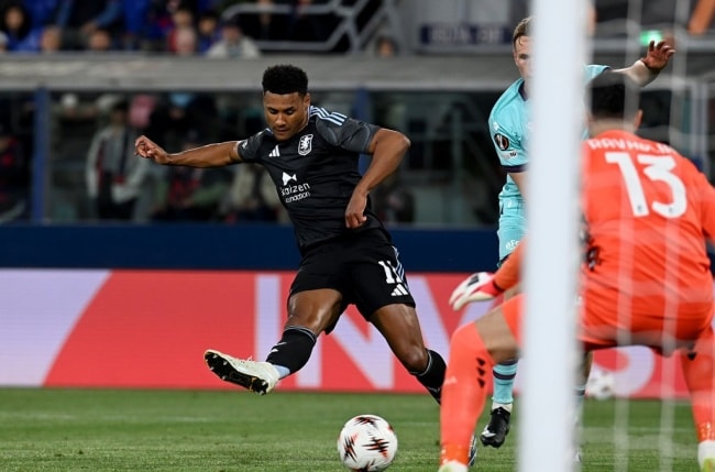 Ollie Watkins lập cú đúp ấn định chiến thắng cho Aston Villa.