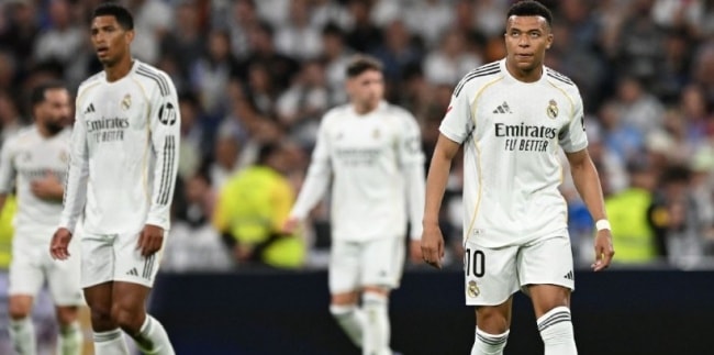 Các cầu thủ Real Madrid thất vọng sau trận hòa Girona.
