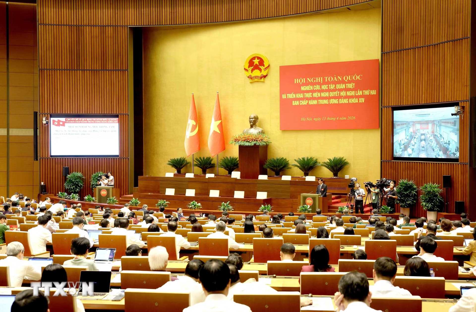 ttxvn-hoi-nghi-toan-quoc-quan-triet-va-trien-khai-nghi-quyet-trung-uong-ii-khoa-xiv-6.jpg