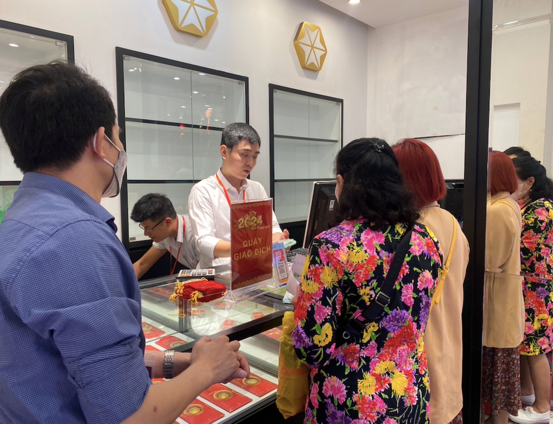 Giá vàng hôm nay 14/4/2026: Giá vàng SJC, vàng nhẫn, giá vàng 24K và vàng thế giới thứ 3