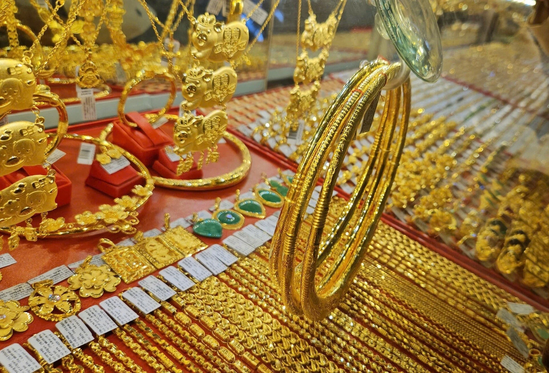 Giá vàng hôm nay 15/4/2026: Giá vàng SJC, vàng nhẫn, giá vàng 24K và vàng thế giới thứ 4