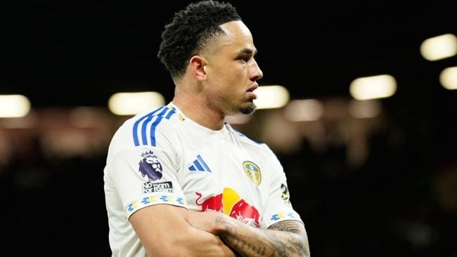 Noah Okafor tỏa sáng rực rỡ trong màu áo Leeds United.