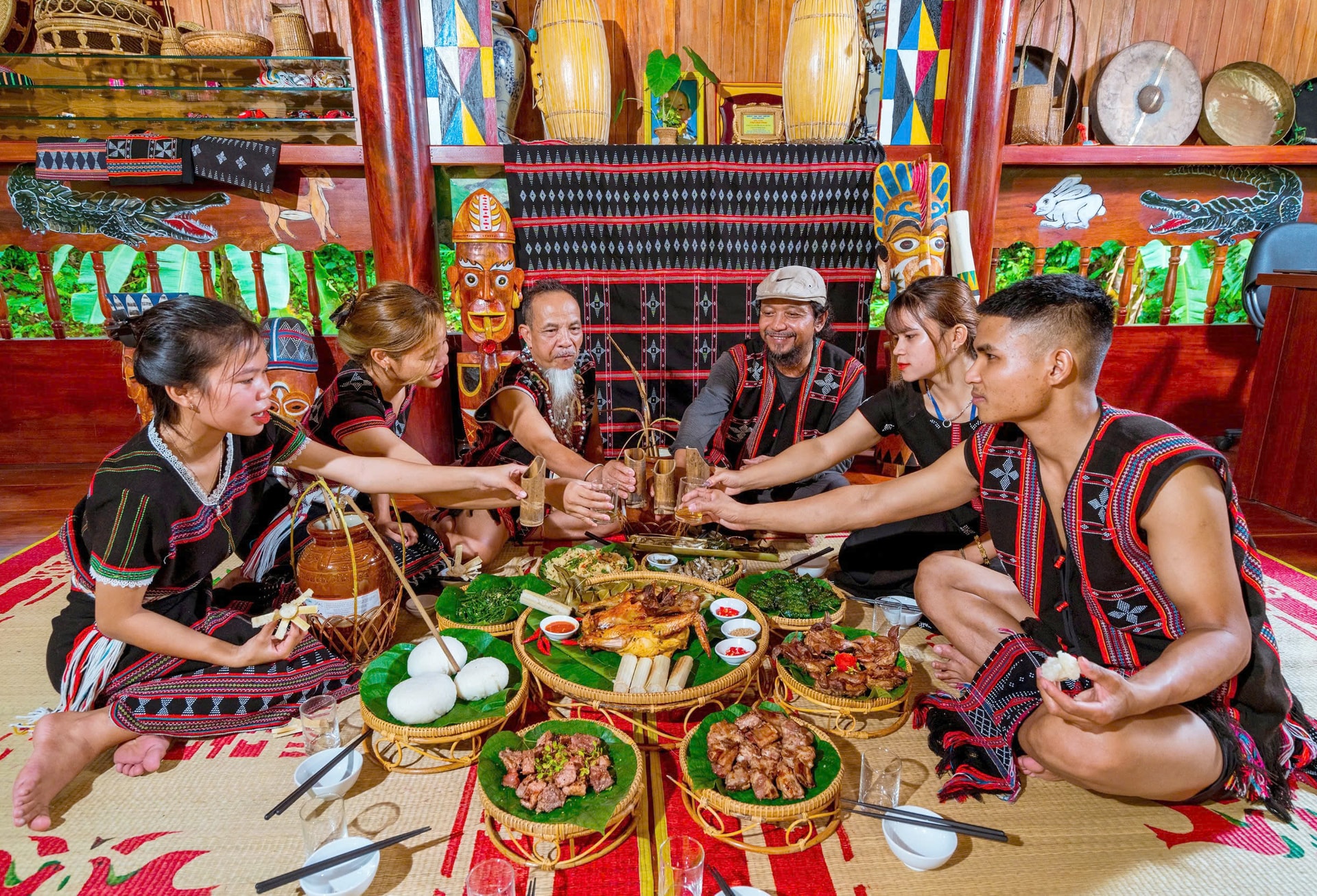 कातु व्यंजन समुदायिक सद्भाव को महत्व देता है और जीवन के बारे में ज्ञान का भंडार है।