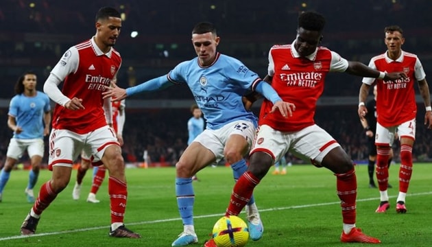 HLV Mikel Arteta và các học trò Arsenal đối mặt thử thách lớn tại Manchester.
