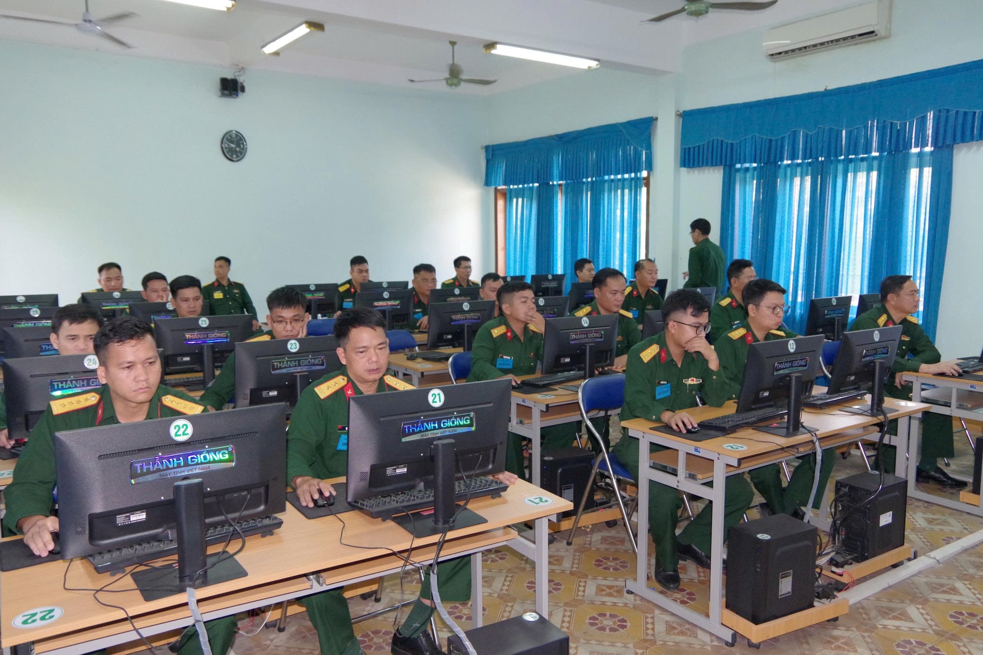 Phần thi trắc nghiệm nghiêm túc của 19 thí sinh