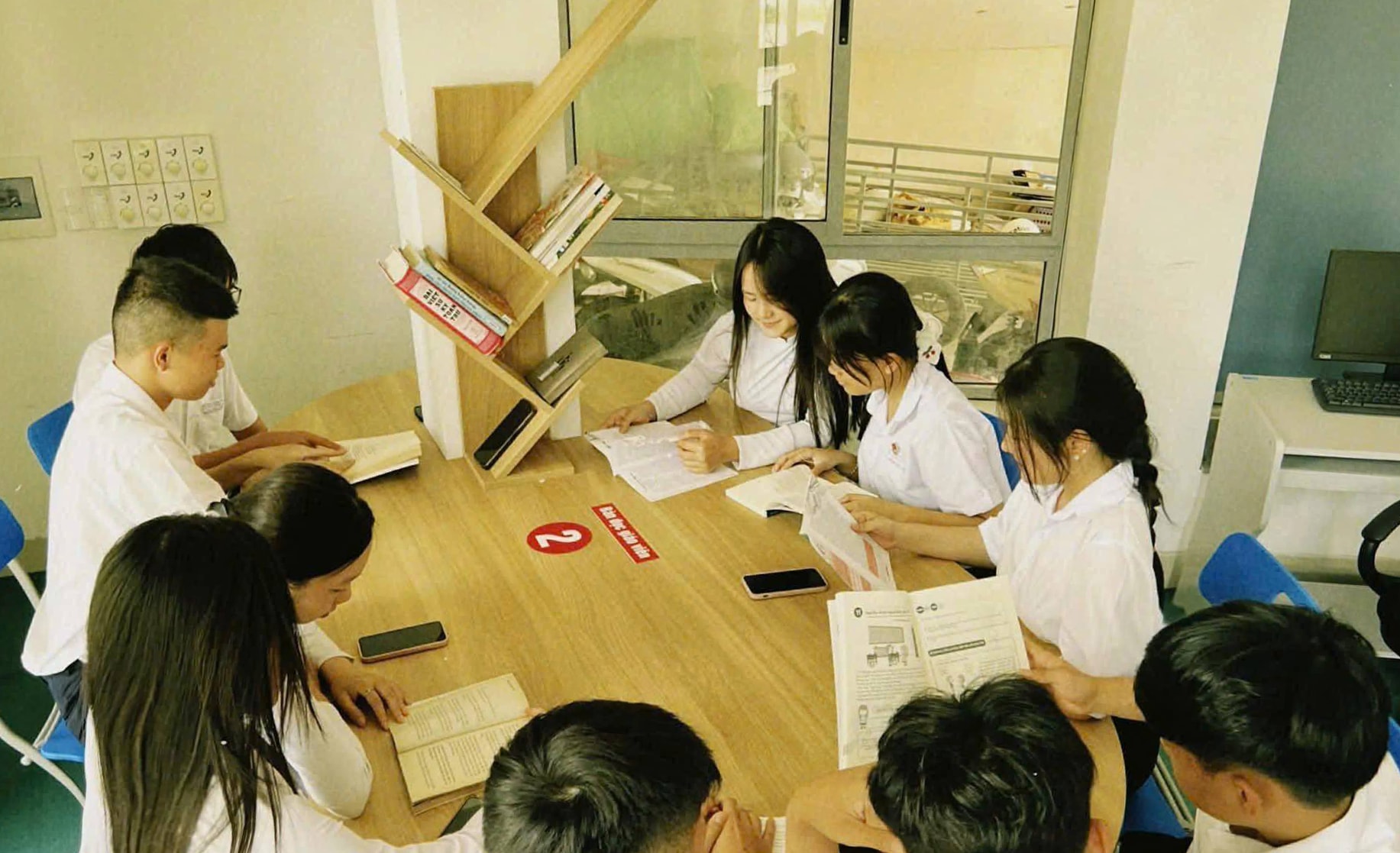 Nhóm lên tình yêu đọc sách