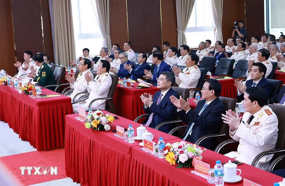ttxvn-1804-thu-tuong-le-minh-hung-canh-sat-hinh-su-2.jpg