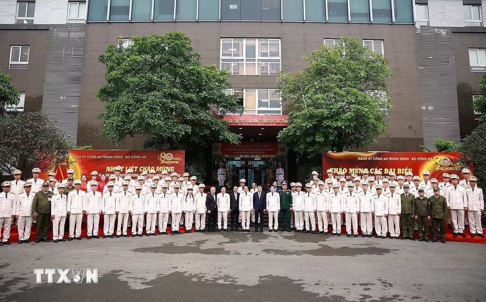 ttxvn-1804-thu-tuong-le-minh-hung-canh-sat-hinh-su-7.jpg