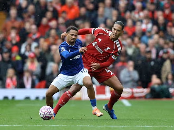 Van Dijk bộc lộ dấu hiệu tuổi tác.