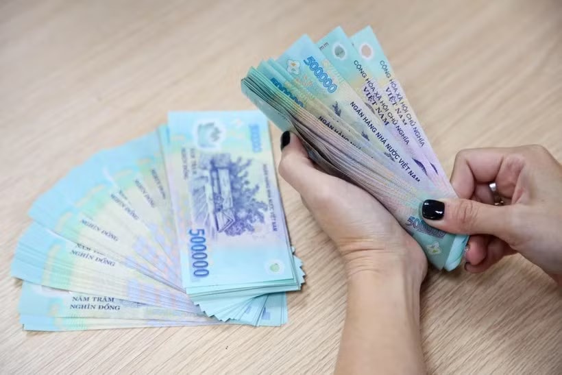 Việc điều chỉnh mức lương cơ sở không chỉ mang ý nghĩa kỹ thuật mà còn là động lực làm việc và chất lượng đội ngũ cán bộ, công chức, viên chức. (Ảnh: PV/Vietnam+)