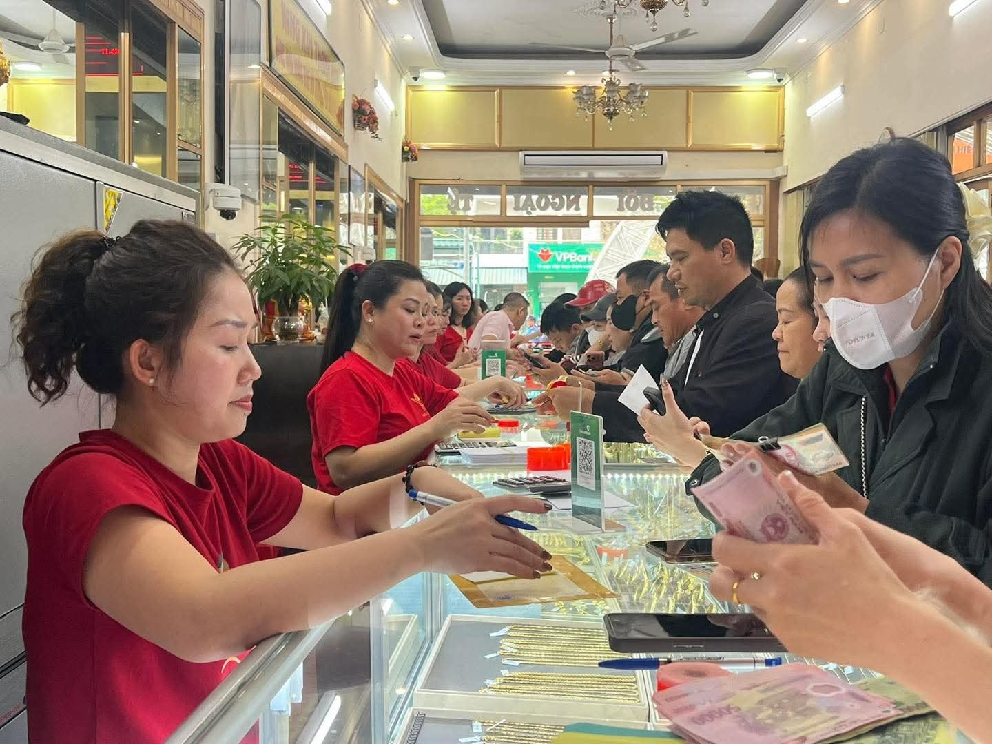 Giá vàng chiều nay 22/4/2026: Vàng SJC, vàng nhẫn BTMC, BTMH, Doji, Phú Quý