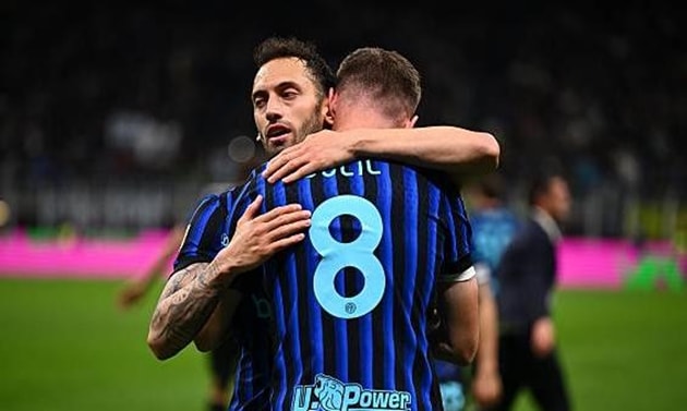 Inter Milan ngược dòng thành công để vào chung kết Coppa Italia.