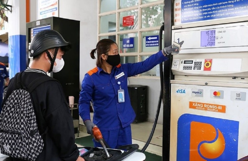 Giá xăng dầu tiếp tục giảm- Ảnh 1.