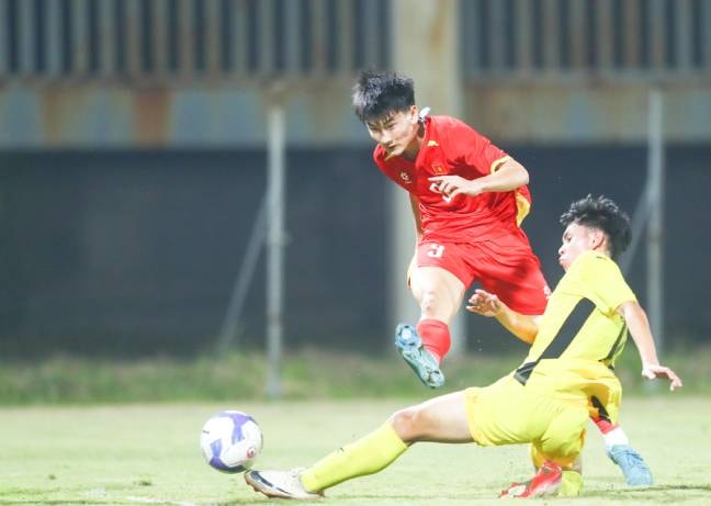 Các cầu thủ trẻ U17 Malaysia đang nỗ lực tập luyện nhằm phục thù thất bại trước U17 Việt Nam.