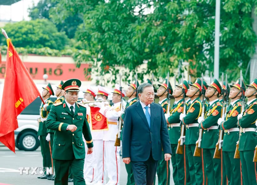 Tổng Bí thư, Chủ tịch nước Tô Lâm, Bí thư Quân ủy Trung ương, dự Lễ đón nhận Danh hiệu Anh hùng Lực lượng vũ trang Nhân dân của Quân khu 5. (Ảnh: Thống Nhất/TTXVN)