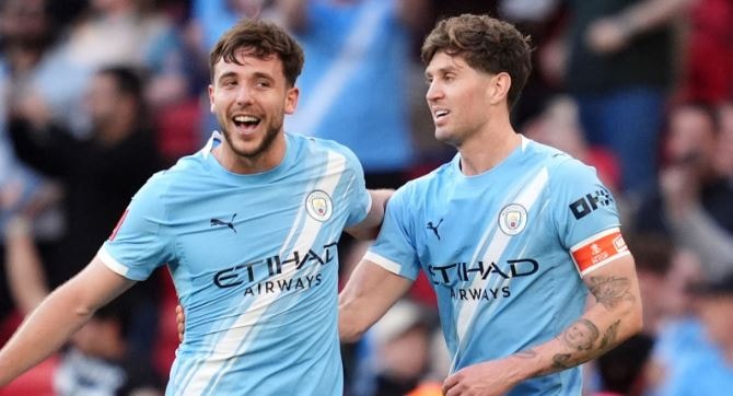 Cuộc đua vô địch Ngoại hạng Anh giữa Manchester City và Arsenal đang diễn ra vô cùng kịch tính.