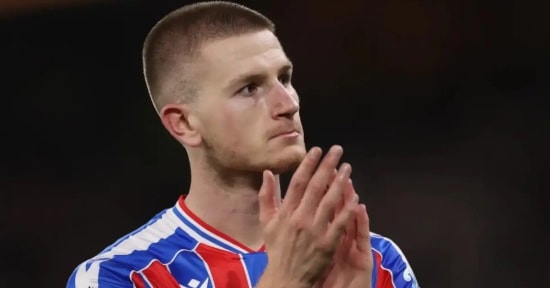 Adam Wharton chưa thể ghi điểm với CĐV Liverpool.
