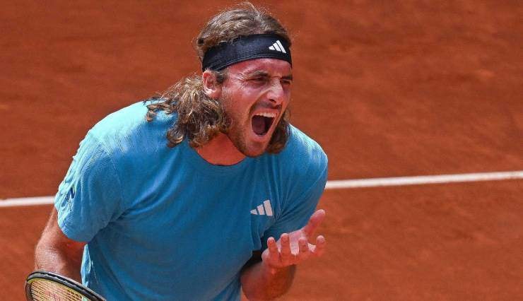 Stefanos Tsitsipas chuẩn bị cho trận đấu với tay vợt chủ nhà Merida Aguilar