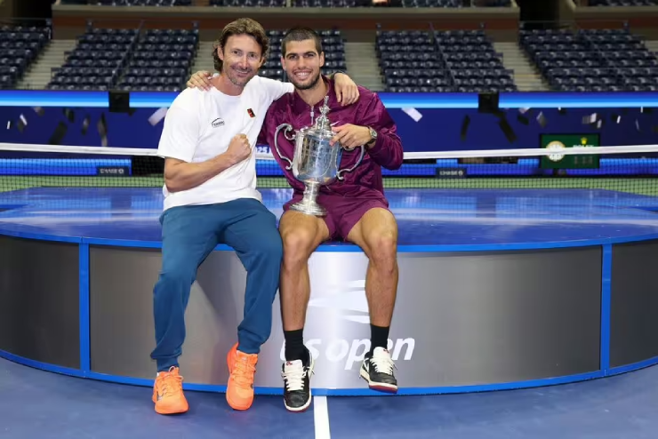 Juan Carlos Ferrero và Carlos Alcaraz trong một buổi tập huấn luyện