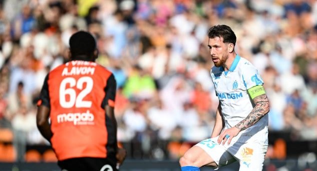Marseille gặp nhiều khó khăn trước Nice trong hiệp thi đấu đầu tiên.