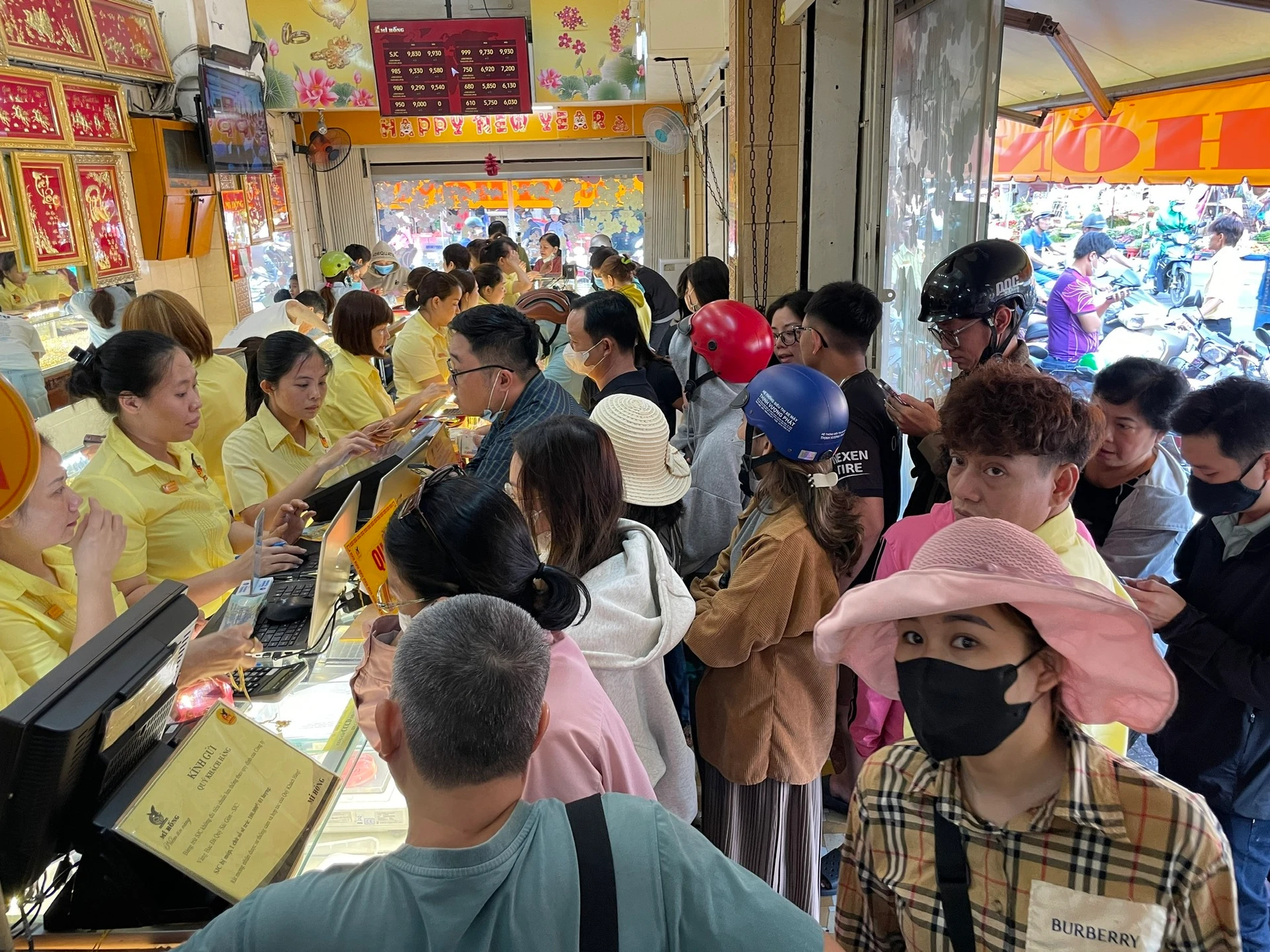 Giá vàng chiều nay 28/4/2026: Vàng SJC, vàng nhẫn BTMC, BTMH, Doji, Phú Quý