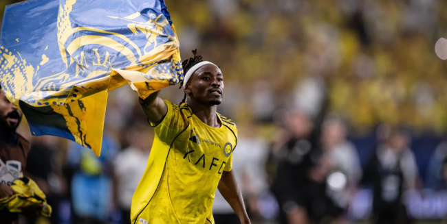 Al Nassr củng cố ngôi đầu bảng sau chiến thắng trước đối thủ trực tiếp Al Ahli.
