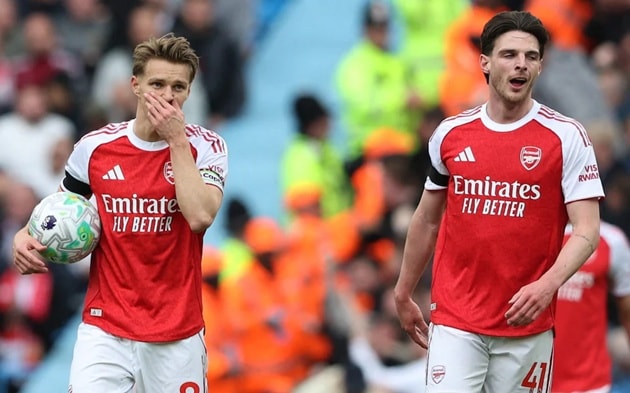 Arsenal đang gặp khó khăn trong cuộc đua vô địch Ngoại hạng Anh do vấn đề thể lực.