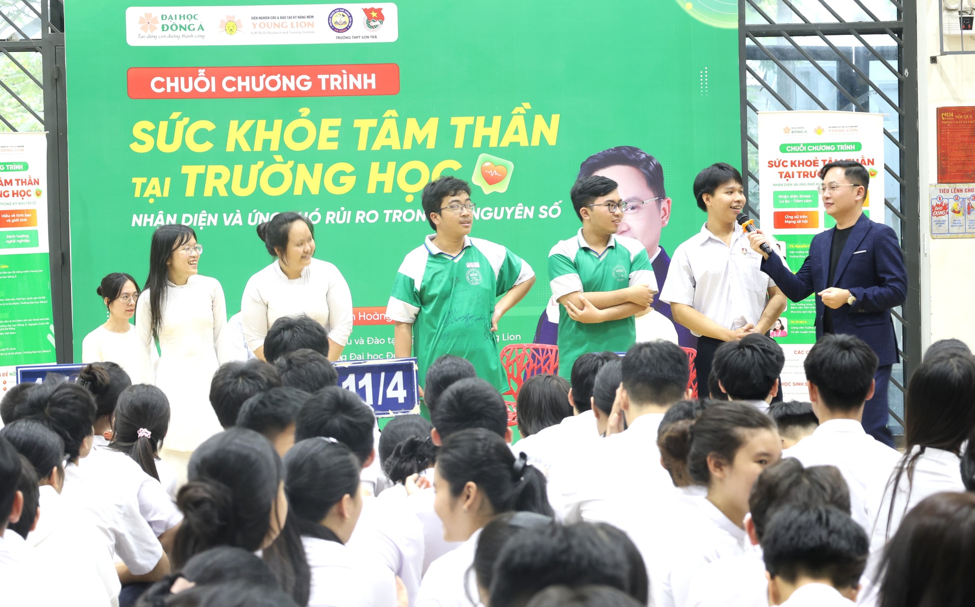 Chương trình chăm sóc sức khỏe tinh thần tại Trường THPT Sơn Trà (phường An Hải) chiều 4/5. Ảnh: NGỌC HÀ