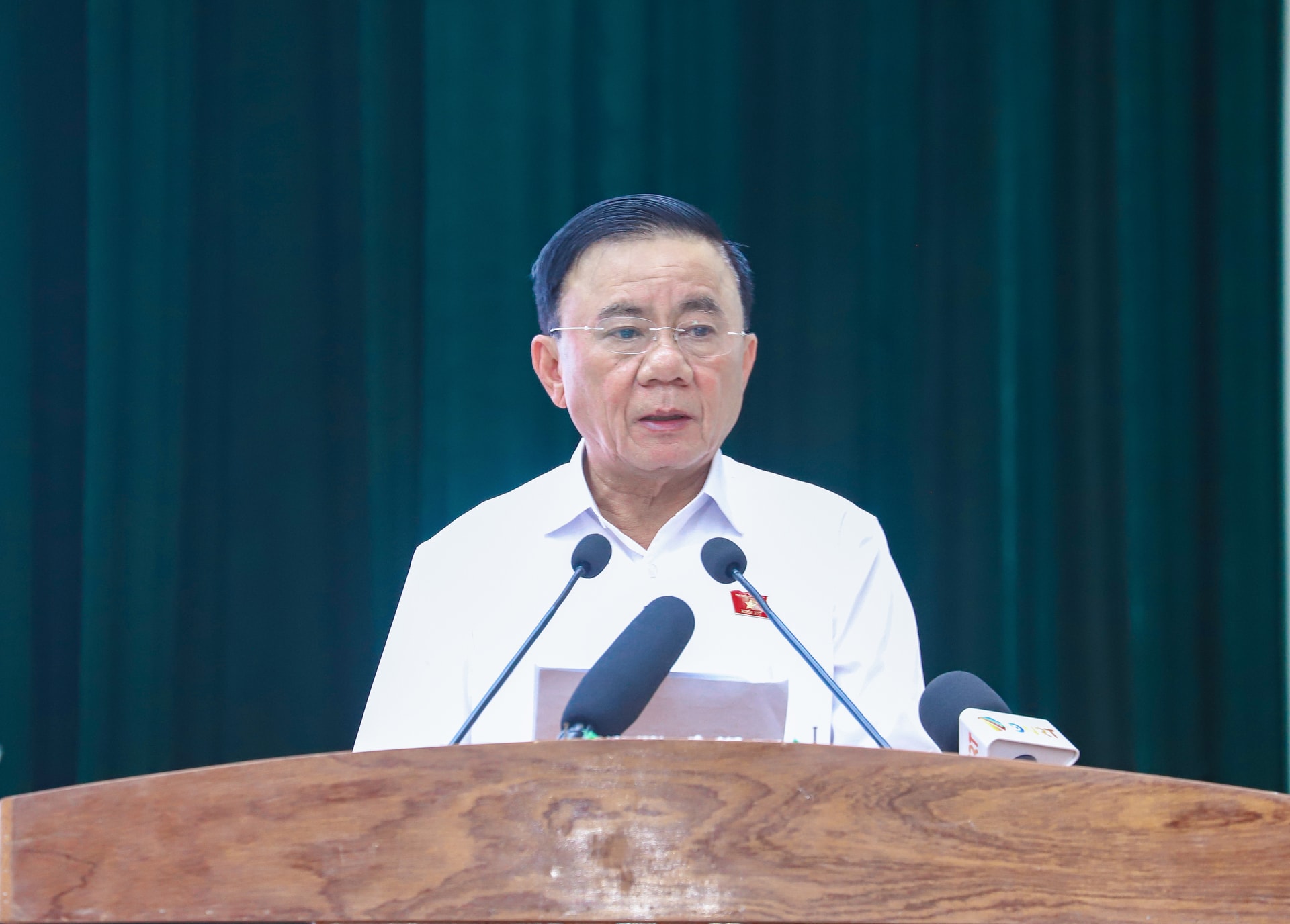 A TU chieu