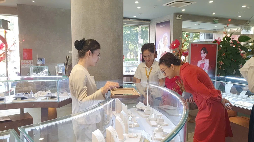 Giá vàng hôm nay 6/5/2026: Giá vàng SJC, nhẫn 9999 và vàng thế giới thứ 4 ngày mới