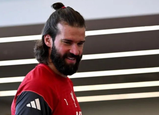 Juventus đang nỗ lực đàm phán để chiêu mộ thủ môn Alisson Becker từ Liverpool.