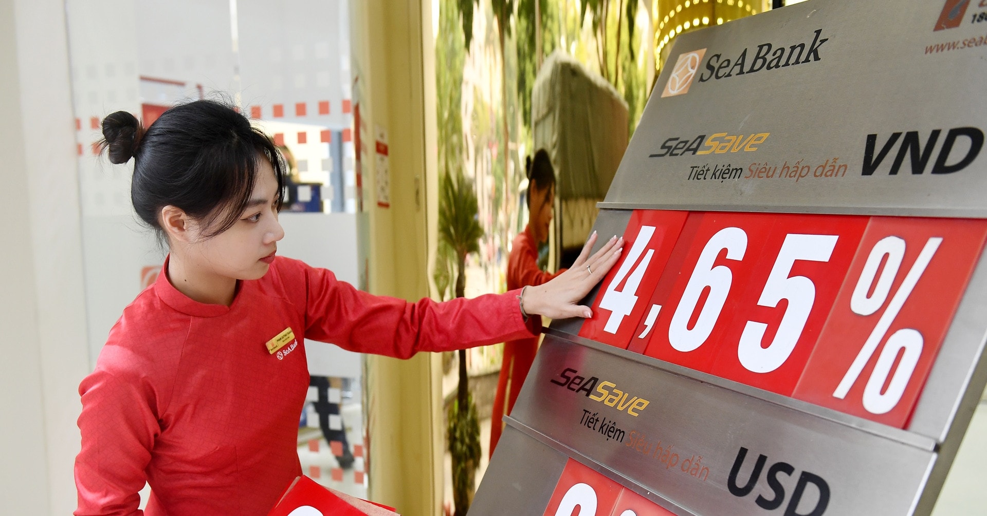 Biểu lãi suất huy động tại các ngân hàng thương mại ghi nhận sự ổn định ở các kỳ hạn ngắn.